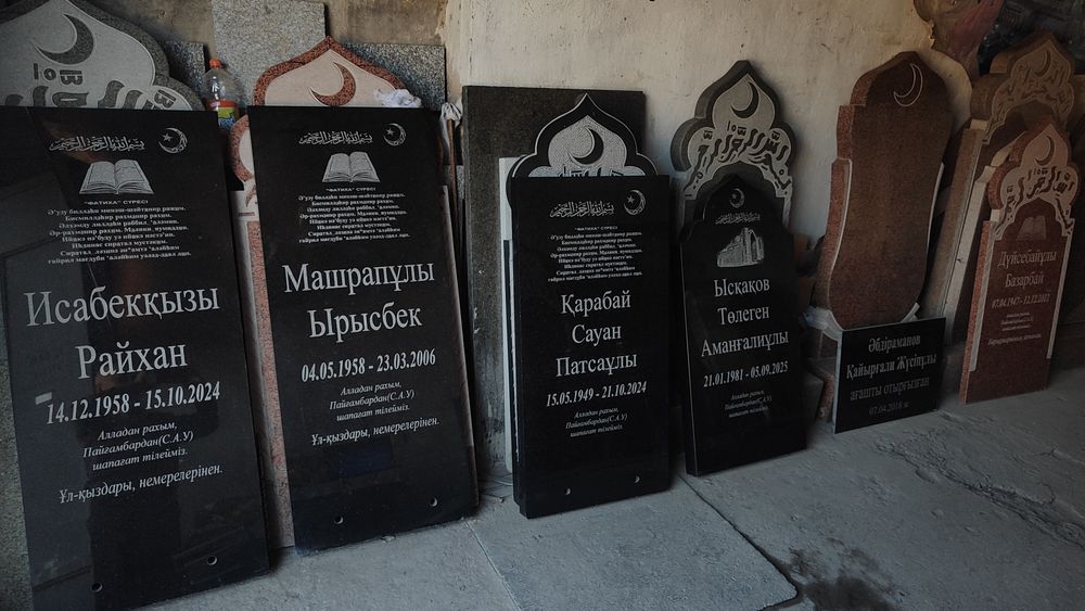 Кок тас  памятники мрамор гранит