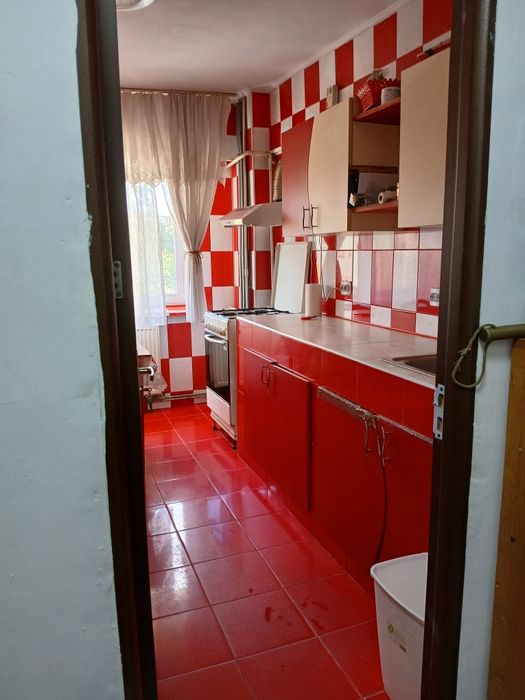 Vând apartament 3 camere depou