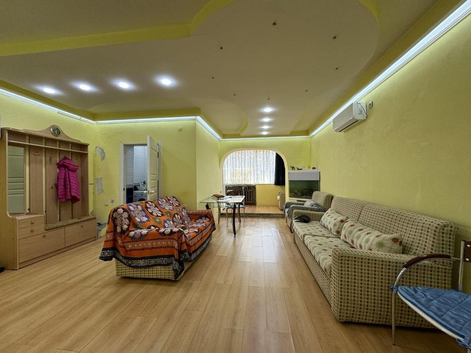 Продам 3/2/4 на Метро Космонавты!