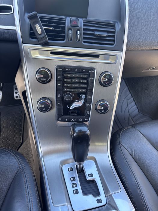 Volvo XC 60 2.4 diesel , 215 cp , an 2012 , 4x4, înmatriculată RO