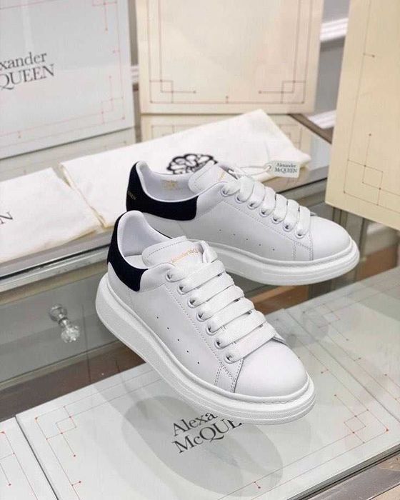 Adidasi McQueen Albi