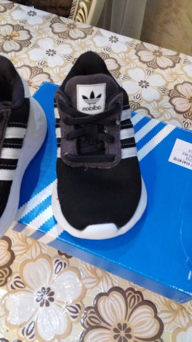 Маратонки на Adidas 20 номер