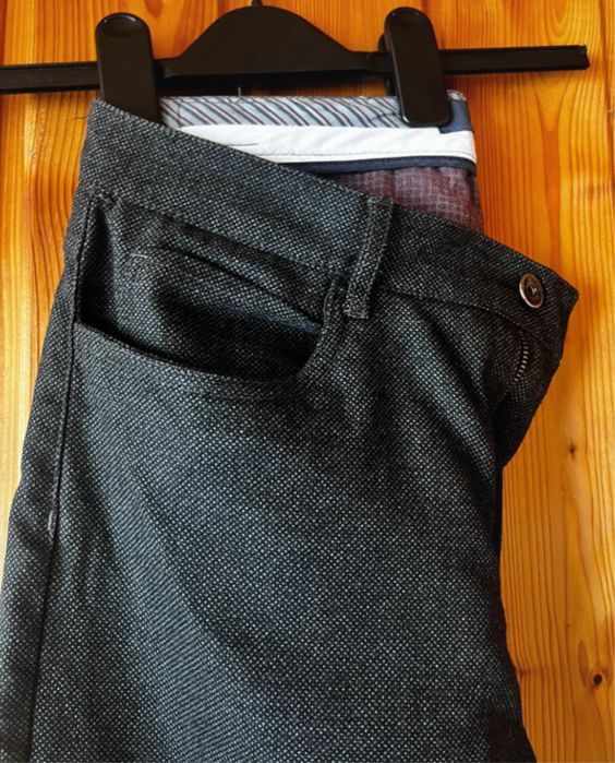 Pantaloni costum