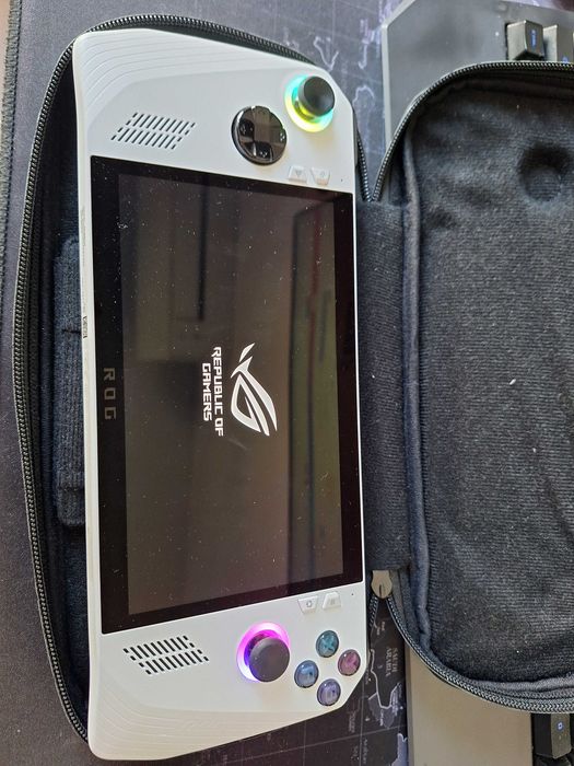 Vand Consola ROG Ally