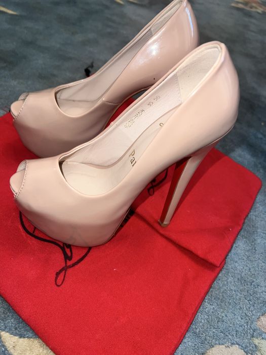 Туфли лаковые бежевые