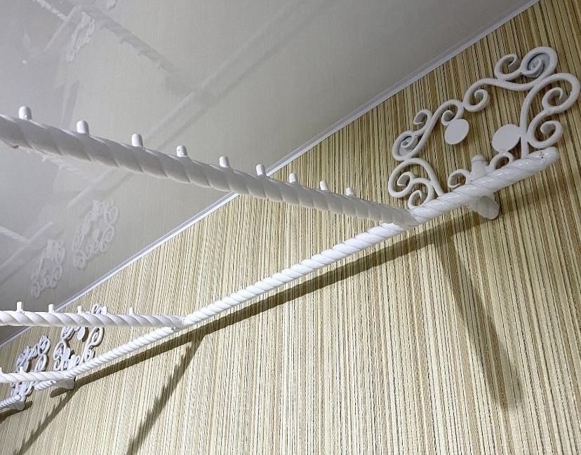 Настенная вешалка