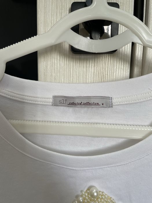 Женская футболка от бренда Selfie