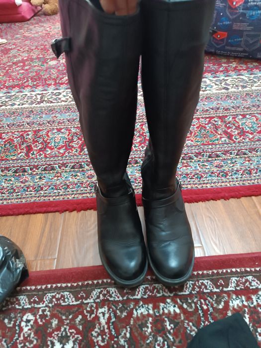 Продаю сапоги длинные.