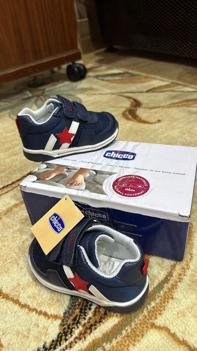 Детские кроссовки