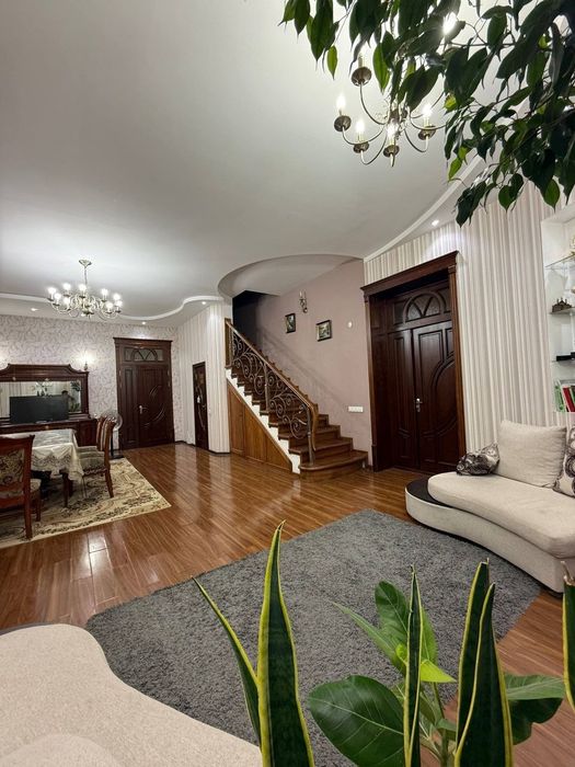 Срочно продается участок 4 комнаты, ориентир: Британская школа, 250м²