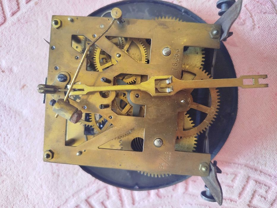 Стар стенен английски часовник