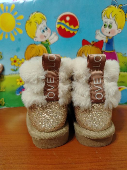 Детски ботушки..