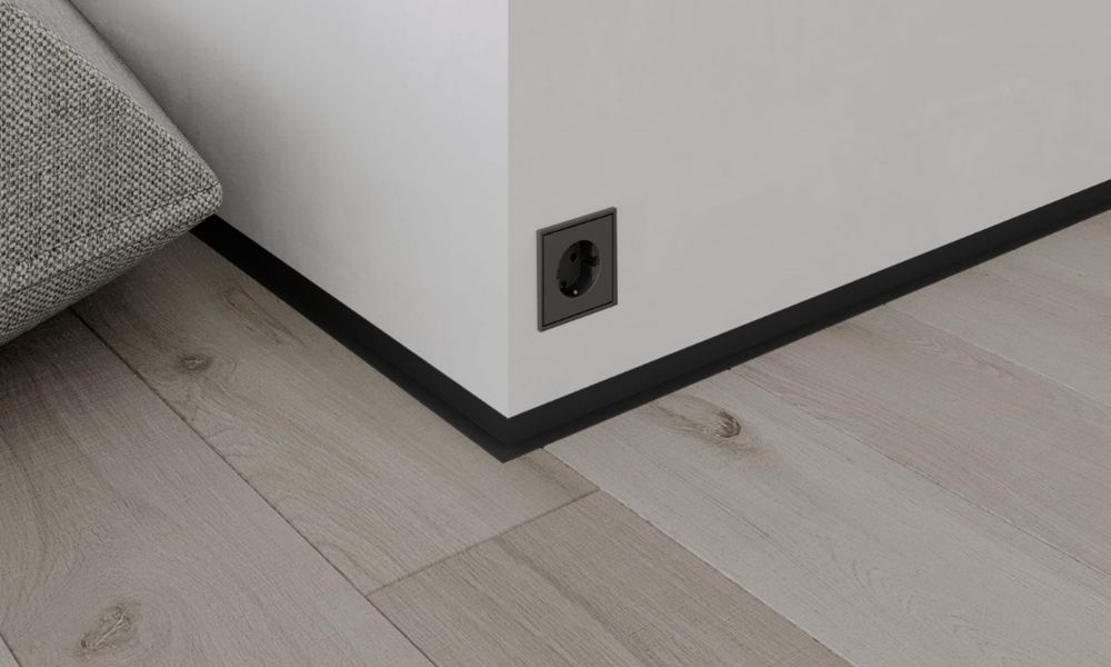 Продам плинтус алюминиевый 75 м