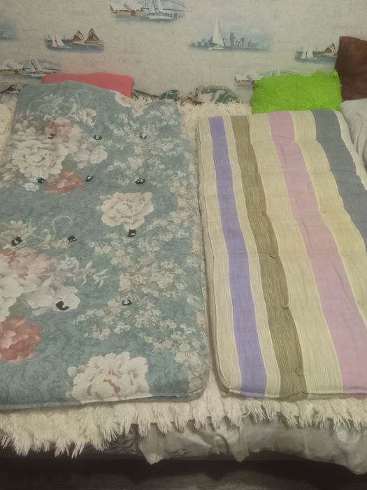 Продам детские ватные матрасы и один ортопедический в кроватку размер1