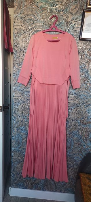 Продам платье в хорошем состоянии. Качество хорошее. Ткань плотная.