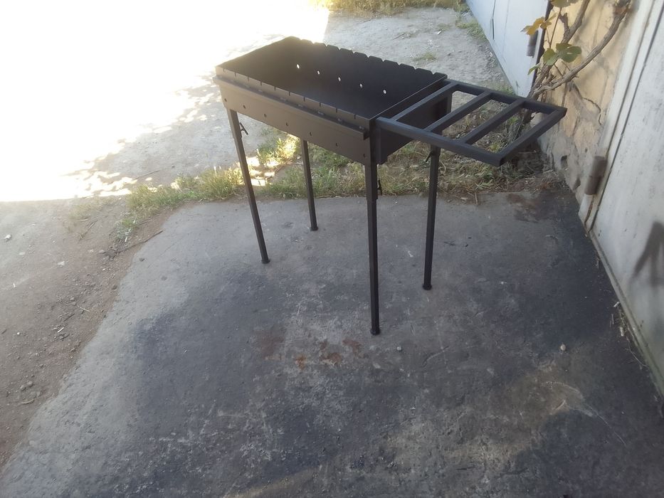 Мангал со сьемными ножками.