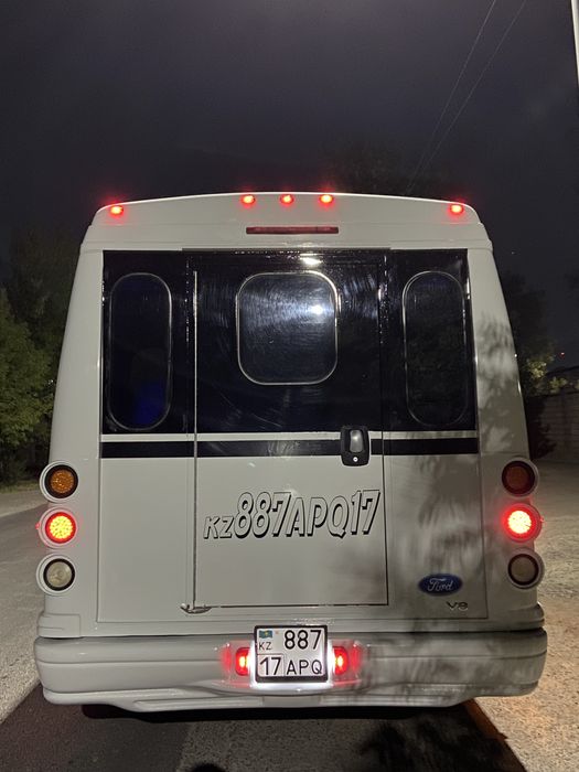 Машина FORD E-350