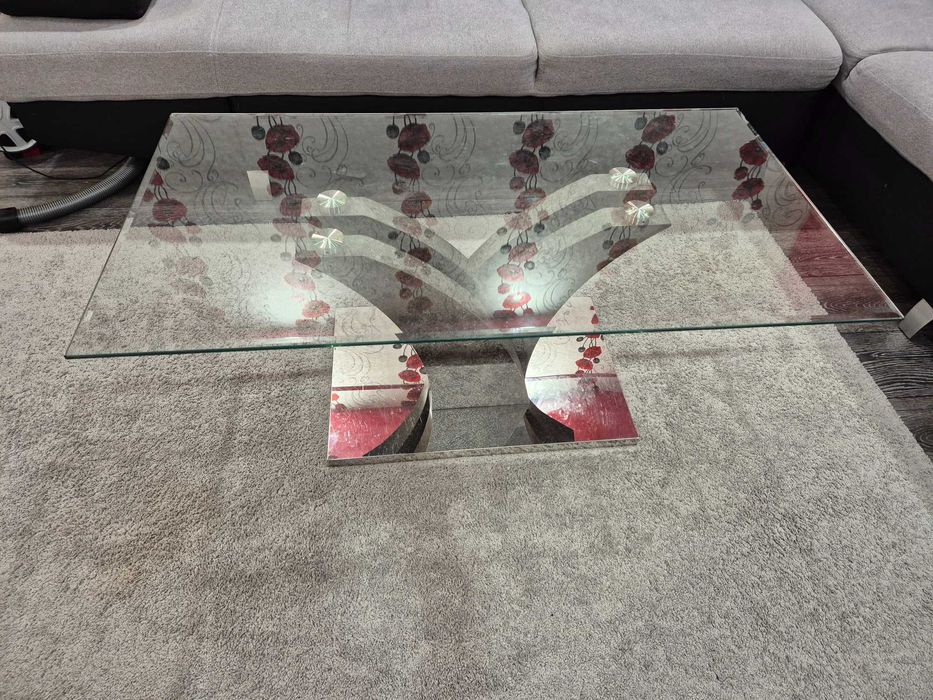 Стъклена холна маса