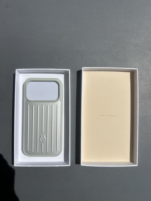 Husa Rimowa 17 pro