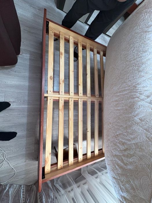 Продается кровать 2*1,6 с матрасом