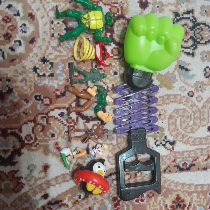 Конструктор, фигурки и попыт