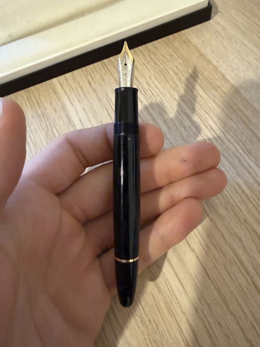 Stilou Montblanc Maisterstück 4810 penita de aur 14k