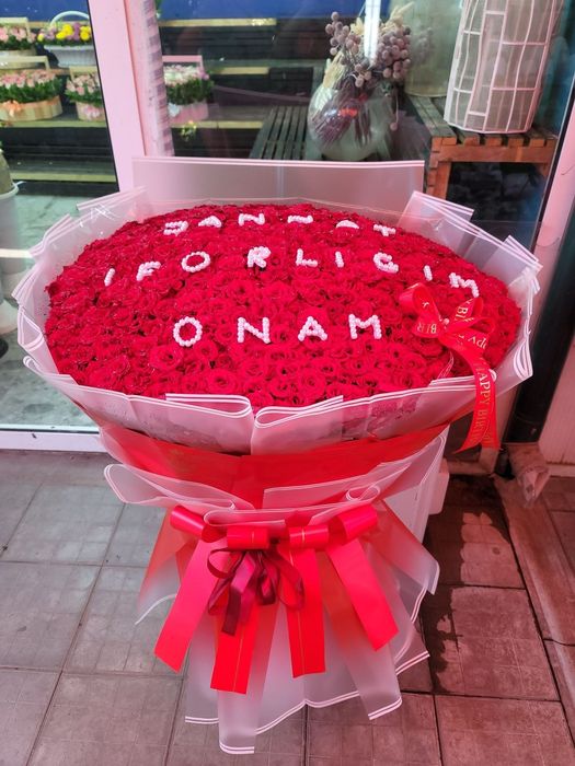 100.000 som buketlarimiz