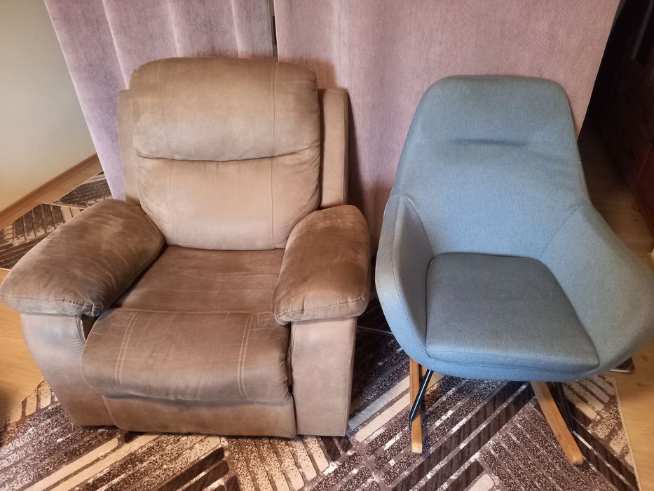 Продавам две кресла