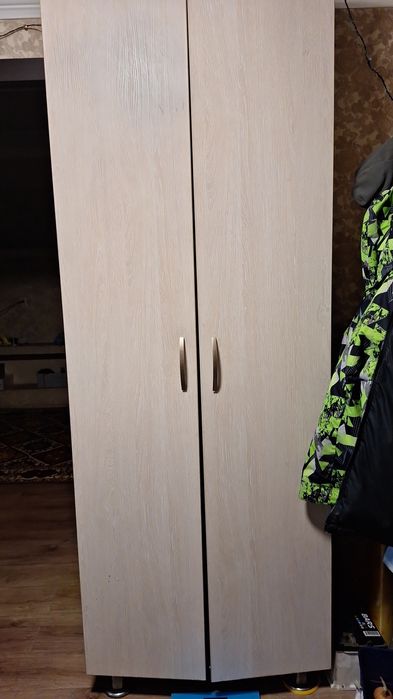 Продам шкафы  в кухню почти даром