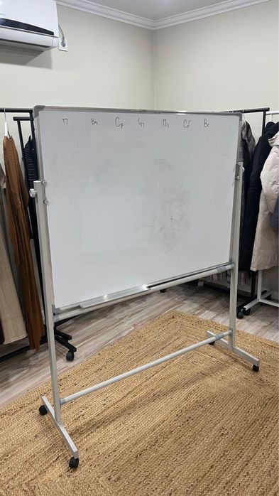 Продам магнитную доску в отличном состоянии 120\90 см