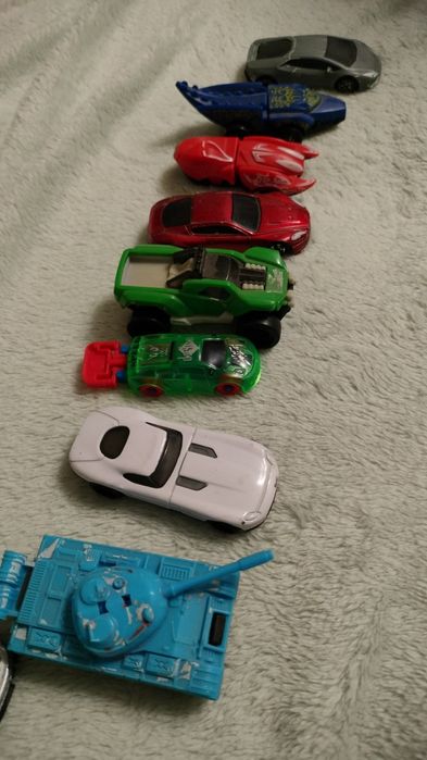 Продам машинки hotwheels