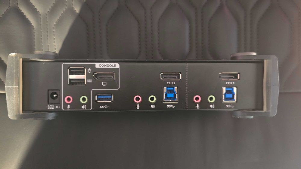 4K 2-Port USB DisplayPort KVM Switch