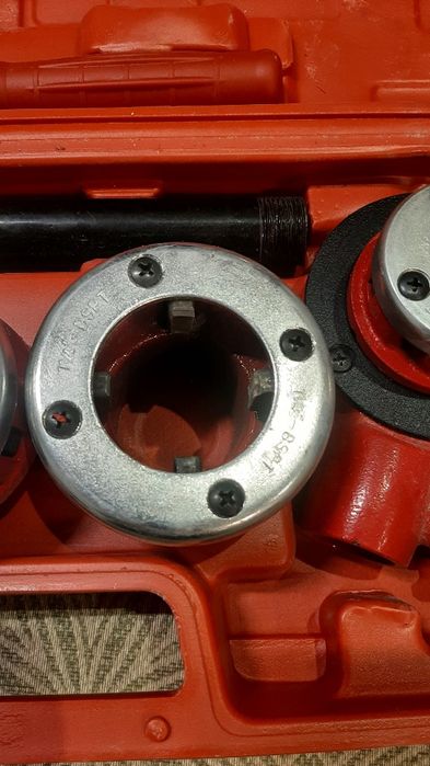 Трубный набор. Для нарезки резьбы.