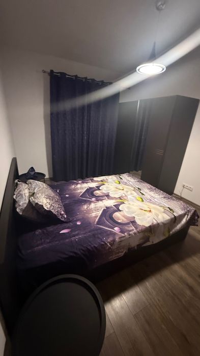 Închiriez apartament, în spate la mall blocurile vezi