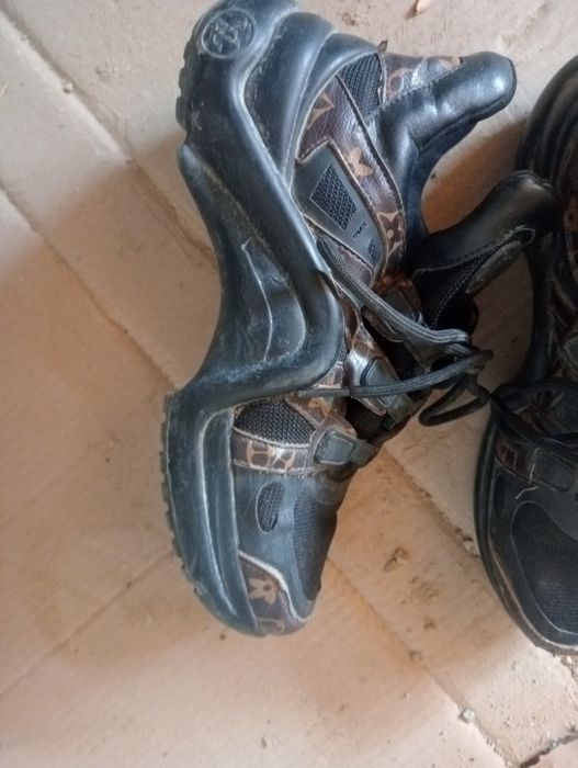 Сандали и кроссовка