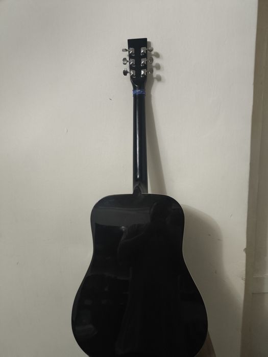 Акустическая гитара