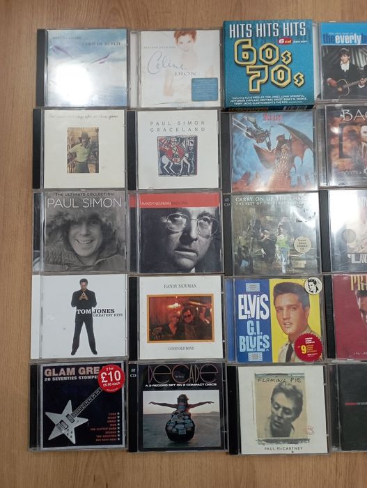 CD-та с музика, около 25-26 парчета
