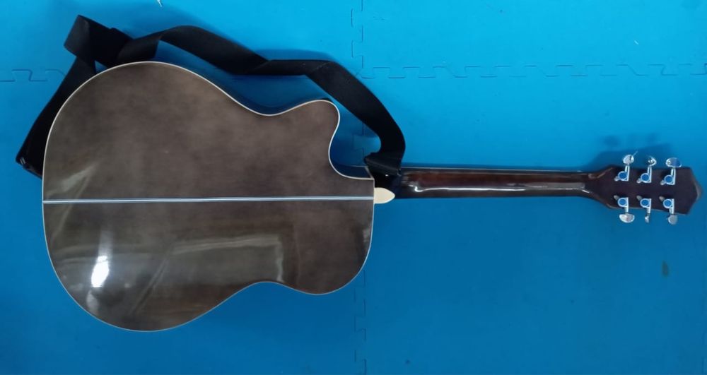 Гитара совешенно новая!