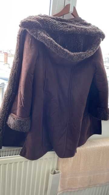 Cojoc cu blana artificiala, cu gluga si manusi din piele