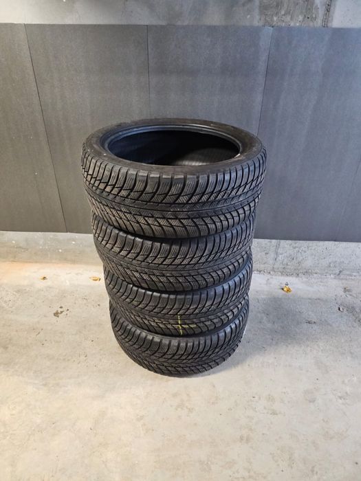 Гуми 225/45/18 BMW * Bridgestone SRC