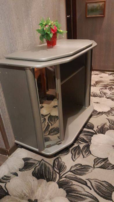 Тумбочка под телевизор