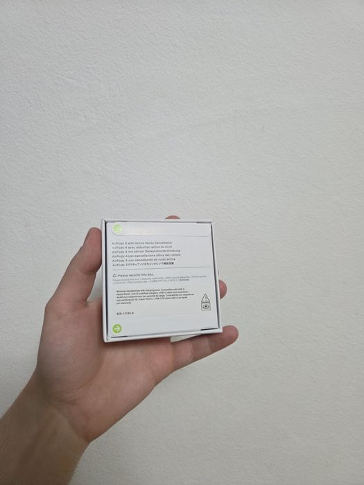 Vand casti AirPods 4 Active Noise Cancellation