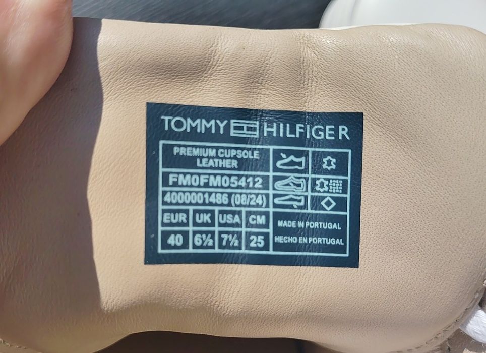 Сникърси, кецове, кожени, нови Tommy Hilfiger , номер 40.