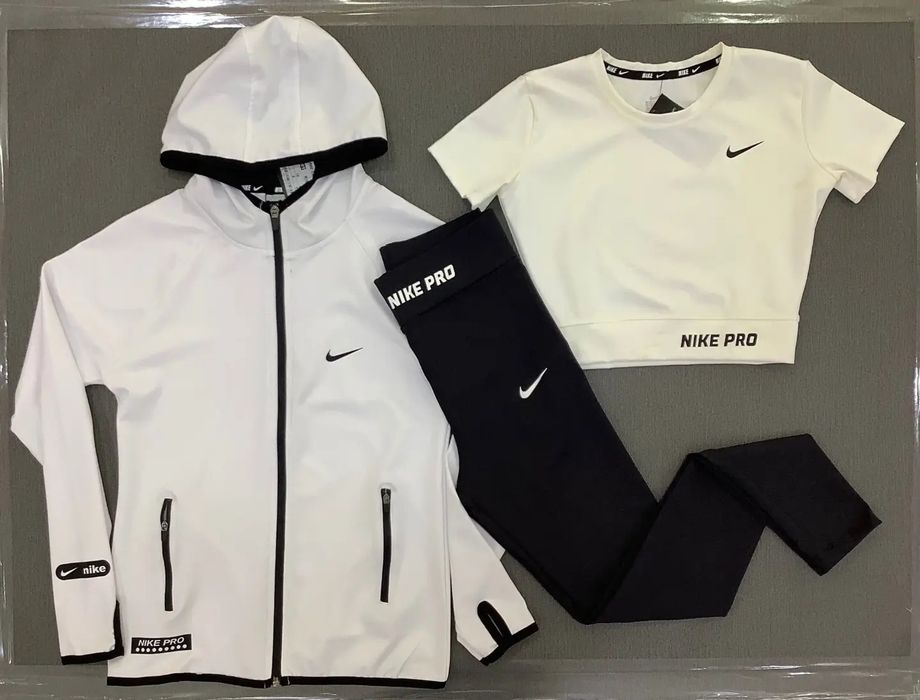 Nike Нов Дамски Спортен Екип Три Части Различни Цветове [С-2ХЛ Размер]