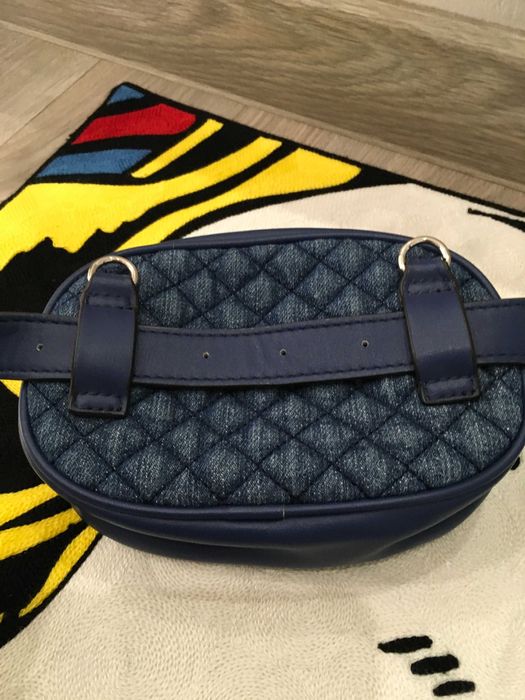 GUESS чанта за кръст