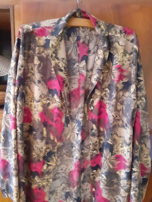 vand imbracaminte stare buna