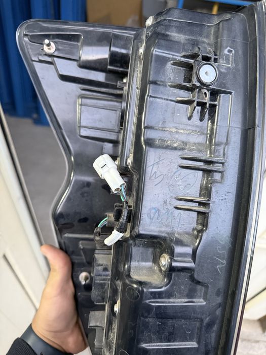 Фара isuzu D-max правая O'ng