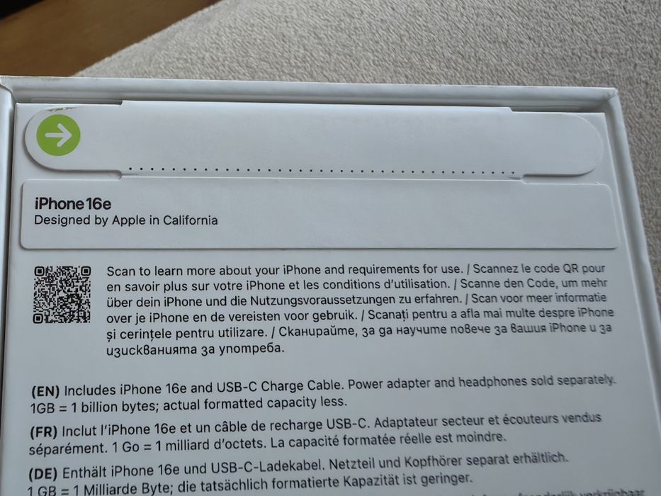 Iphone 16e Чисто нов+слушалки!