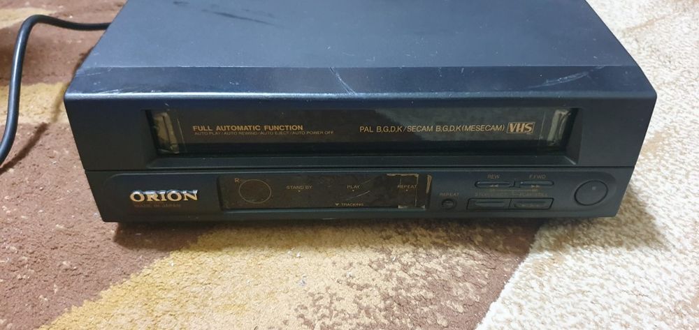 Vând 2 video playere defecte, Sanyo și Orion.