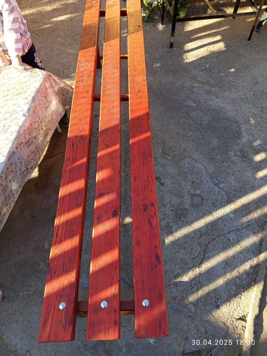 Пейка със метална конструкция